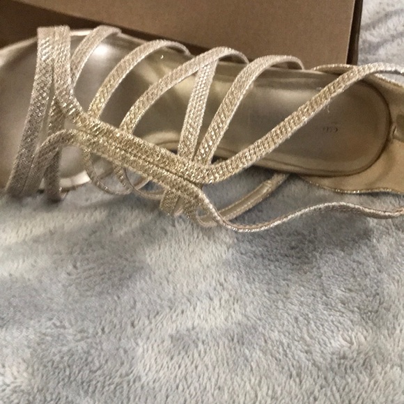 “Call It Spring” Belloli stilettos with back zip - Picture 3 of 5